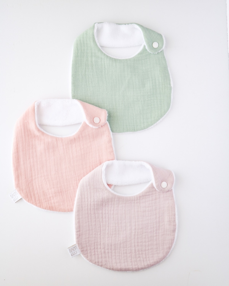 tris bavaglini colori pastello verde, rosa e glicine