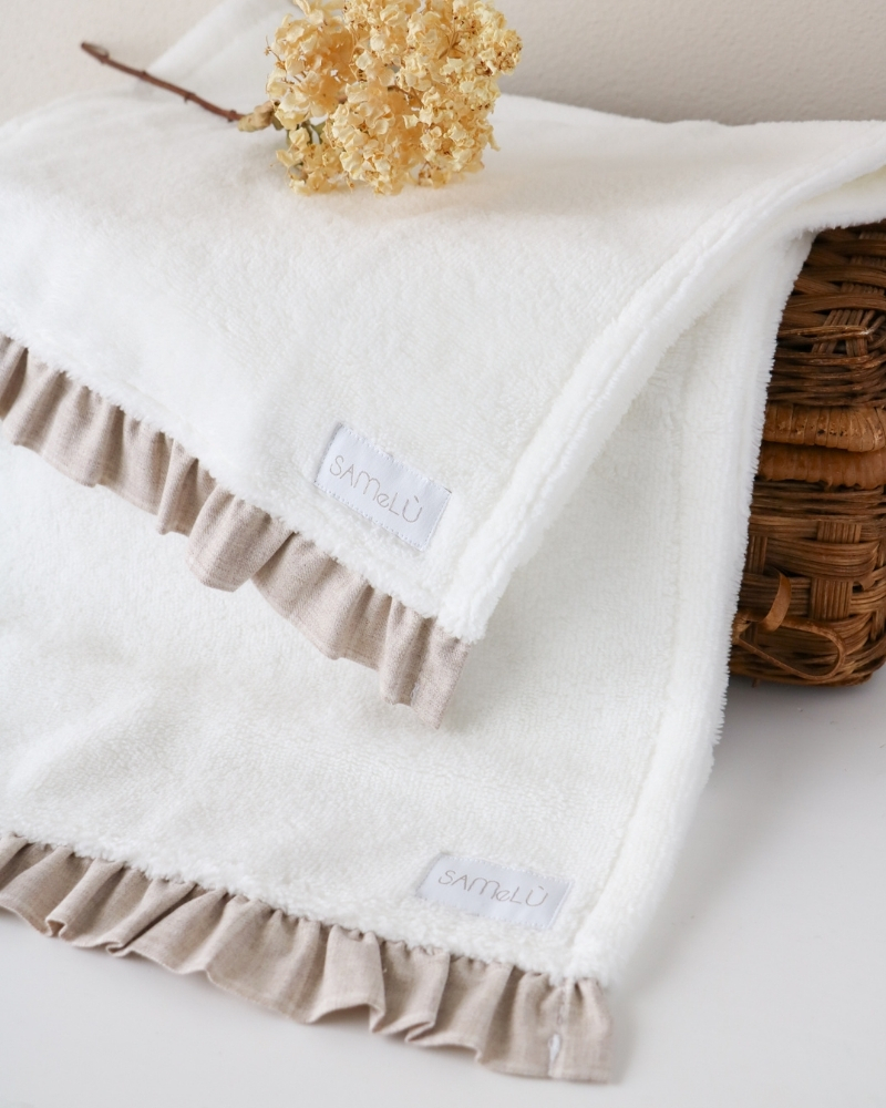 Telo bagnetto grande beige rouches - immagine 2